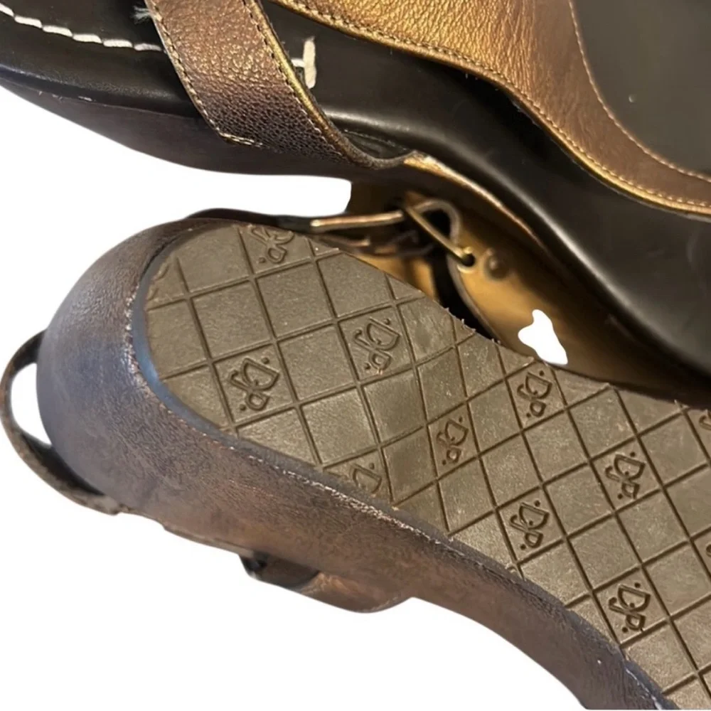 Donald J. Pliner Vage T-Strap Wedge Sandals in Bronze Leather 8N - Picture 5 of 8